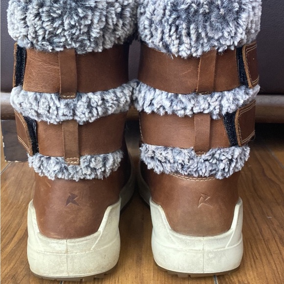 Ecco Noyce Insulated Leather Winter Boots - Picture 4 of 10